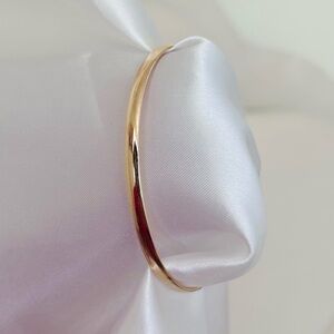 Gold bangle